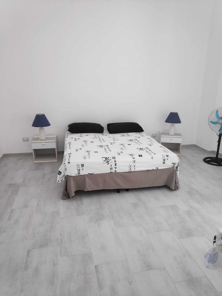 Deluxe Apartment photo 2