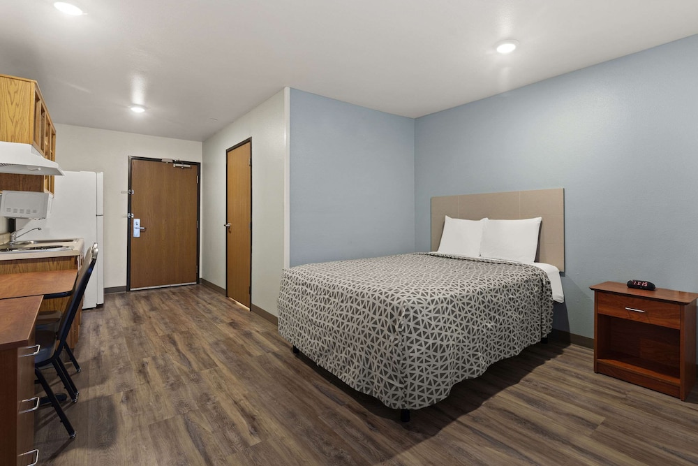 Room, 1 Queen Bed photo 1
