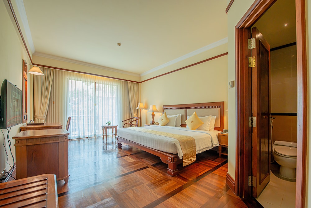 Deluxe Double Room Pool View - Photo 3