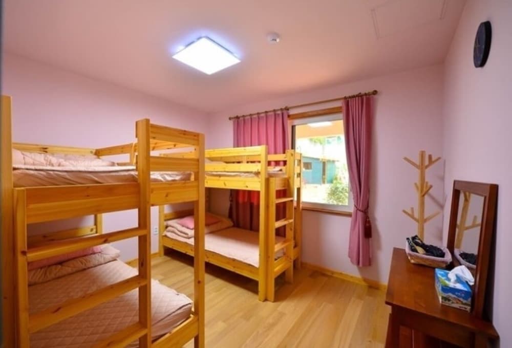 Private Unit ,1 Bedroom, 1 Bathroom, Sleeps 4 photo 1