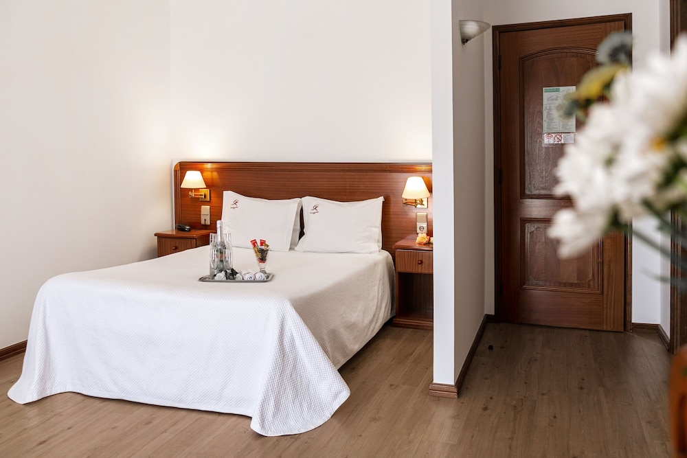 Double or Twin Room - Photo 13