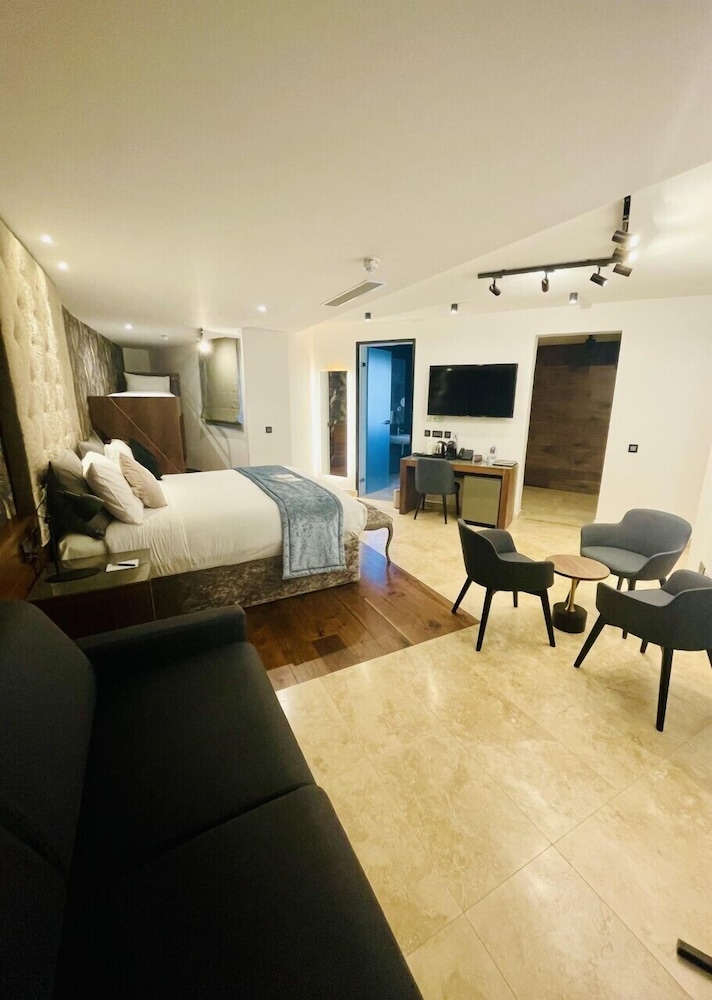 Deluxe Family Room with Terrace photo 2