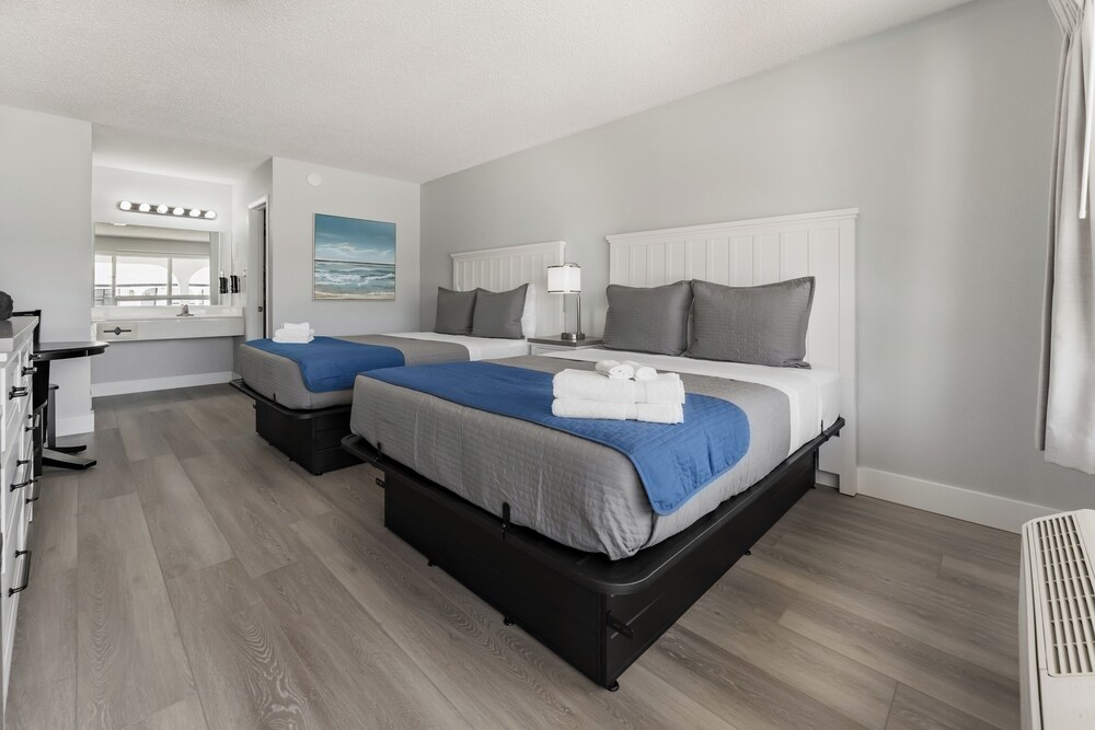 COURTYARD room, 2 Queen Beds, Across the street from the Beach