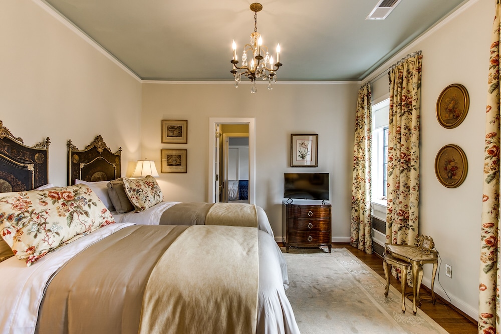 Family Double or Twin Room, Multiple Beds, Private Bathroom, Park View