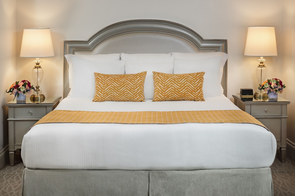 Deluxe Room, 1 King Bed - Photo 1