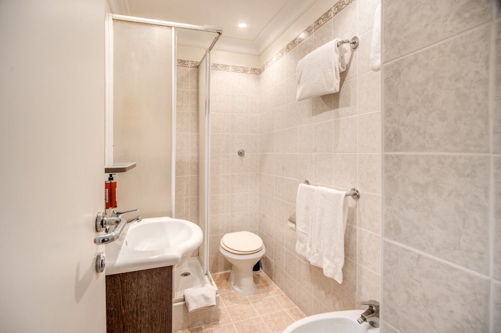 Classic Quadruple Room photo 2