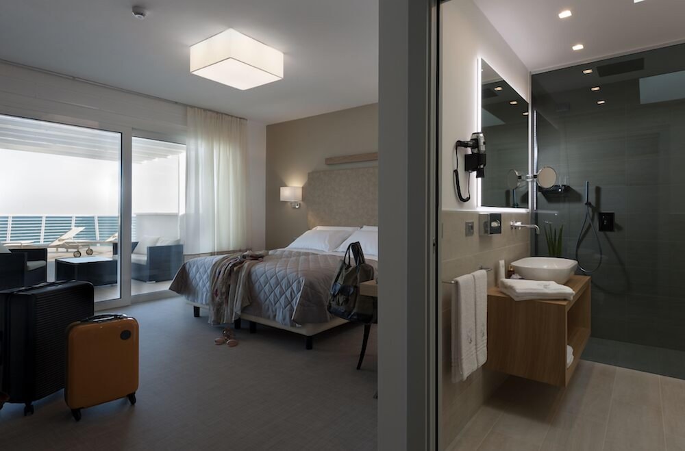 Panoramic Suite, Sea View (Beach Access Included) photo 3