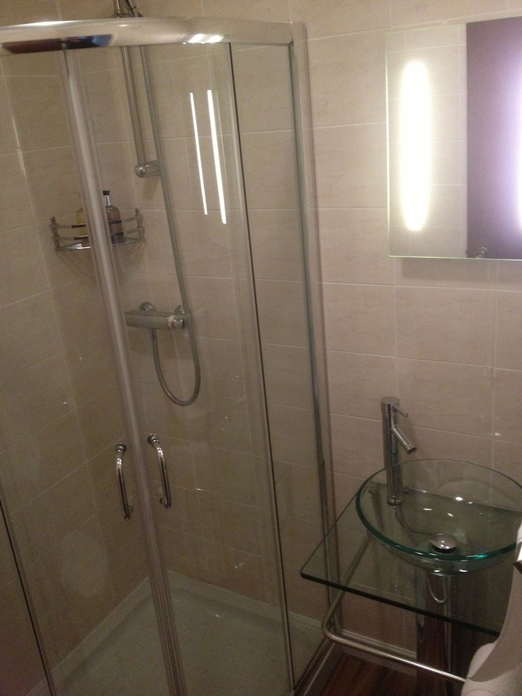 Standard Double Room - Photo 22