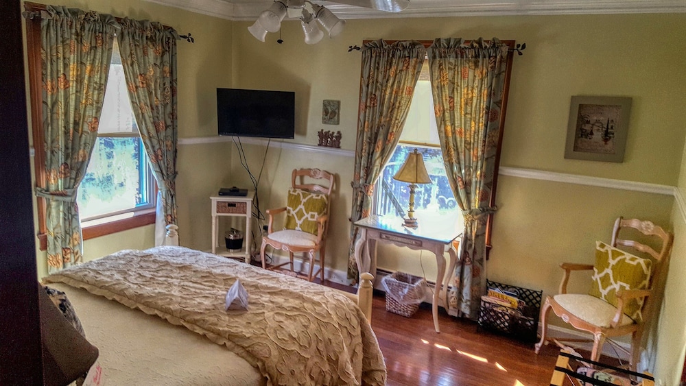 Superior Double Room, 1 Queen Bed, Garden View (Room 9 Gardener's Room) photo 2