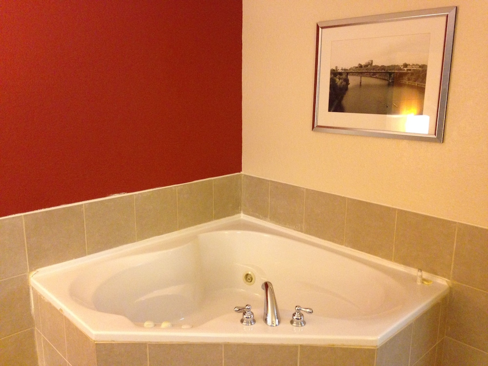 Deluxe Room, 1 King Bed, Non Smoking - Photo 3