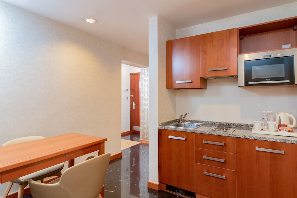 Suite, 1 Bedroom - Photo 4