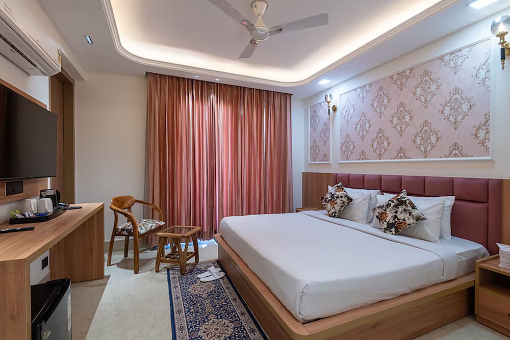 Deluxe Double Room, Balcony, City View