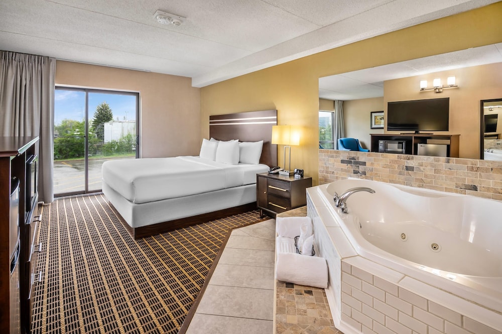 Suite, 1 King Bed with Sofa bed, Non Smoking