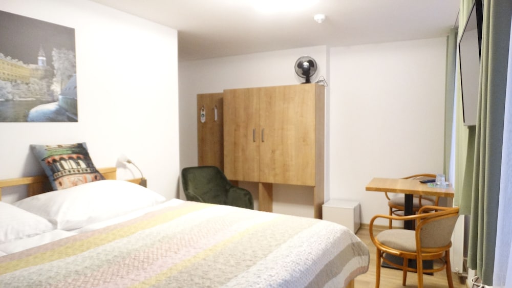 Deluxe Double Room, 1 Queen Bed, Ensuite, City View