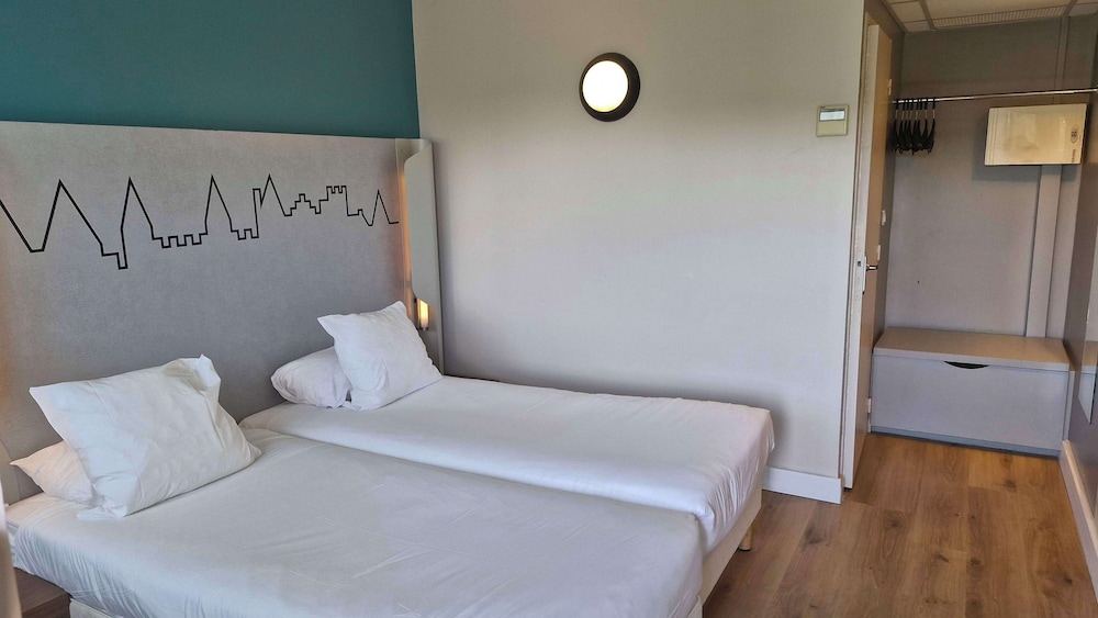 Standard Room, 2 Twin Beds photo 3