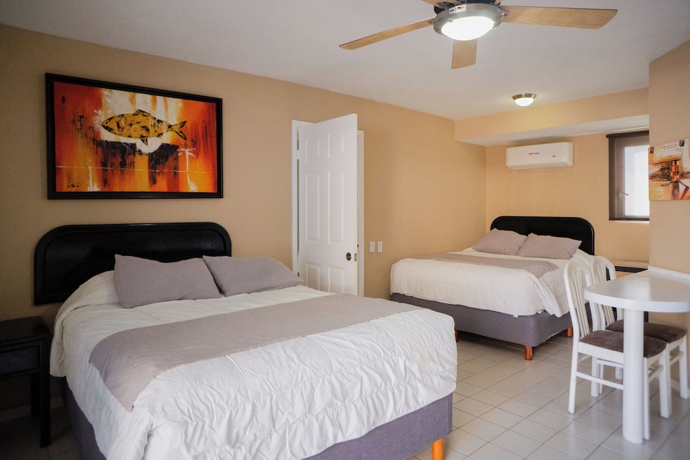Family Room, 2 Bedrooms, Pool View - Photo 8
