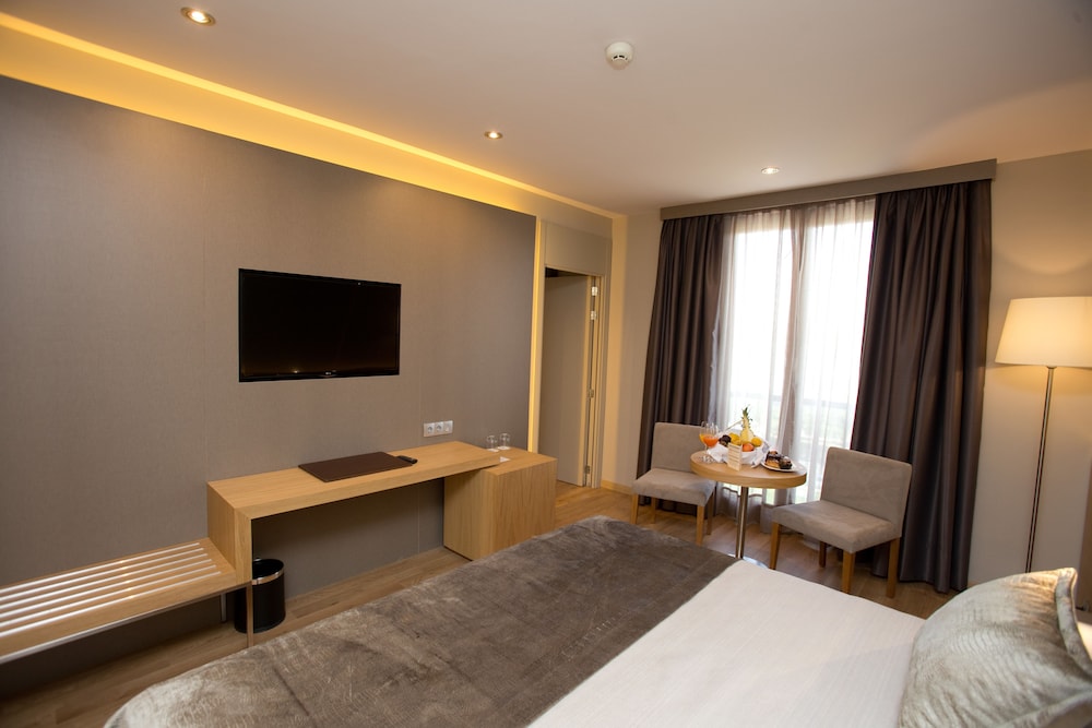 Family Room - Photo 3