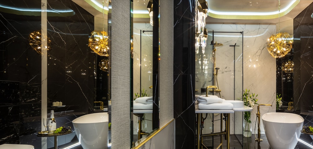 Luxury Apartment, 2 Bedrooms, Bathtub, City View photo 2