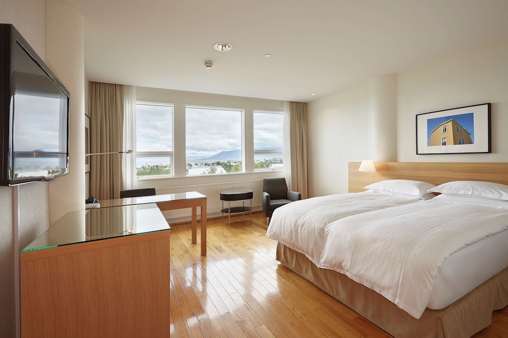 Queen Room with Mountain View photo 2