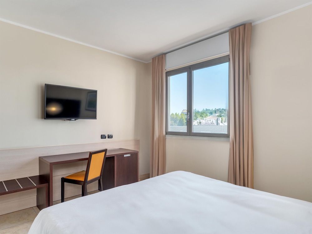 Standard Double Room, Non Smoking - Photo 3