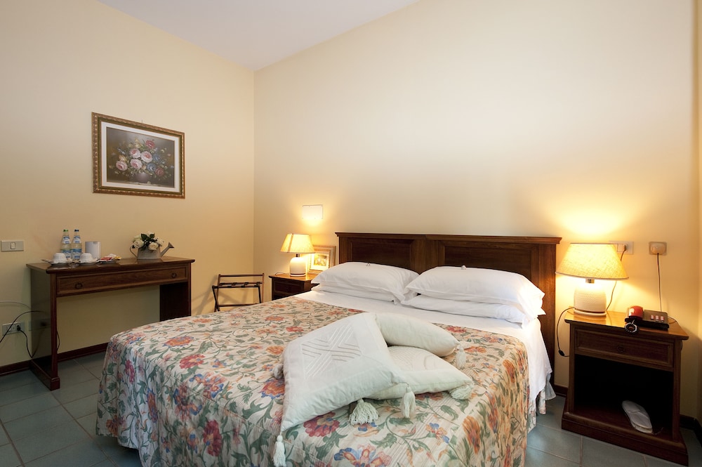 Double Room - Photo 5