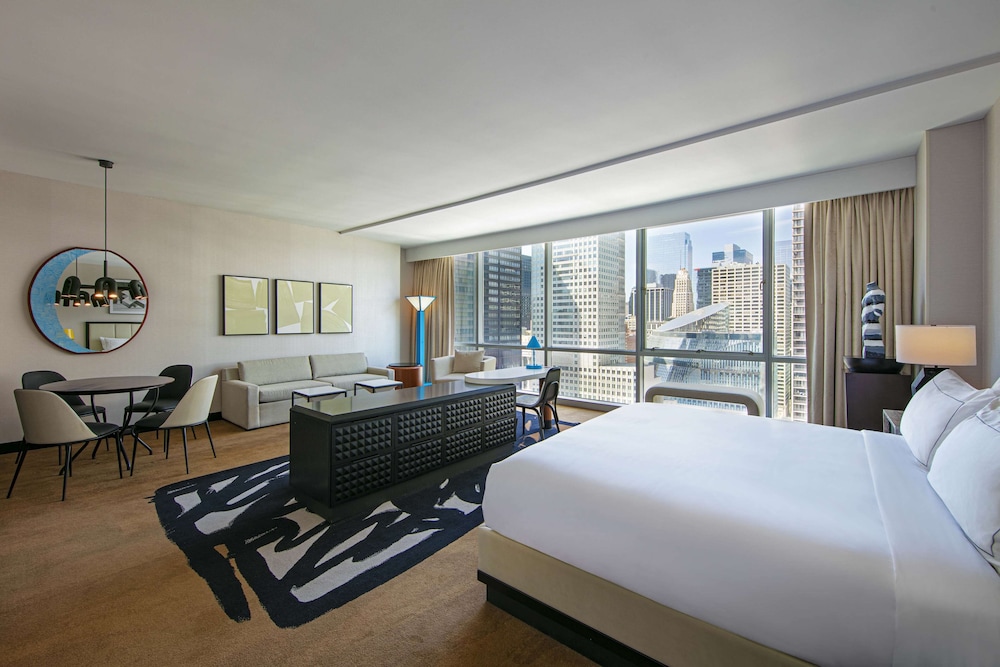 Junior Suite, 1 King Bed, Accessible (Roll-In Shower) - Photo 7