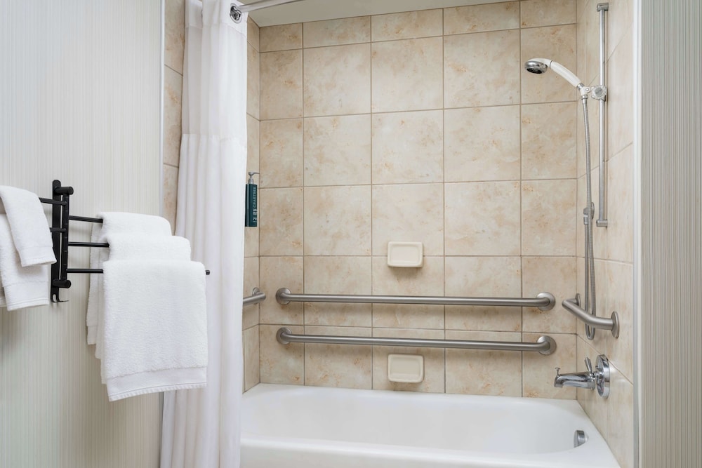 Room, 2 Double Beds, Accessible - Photo 7
