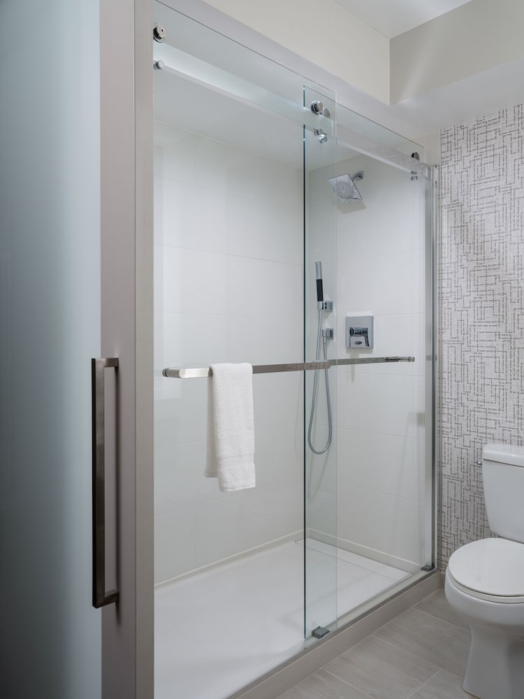Suite, 1 Bedroom - Photo 6