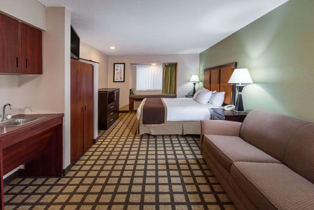 Suite, 1 King Bed - Photo 1