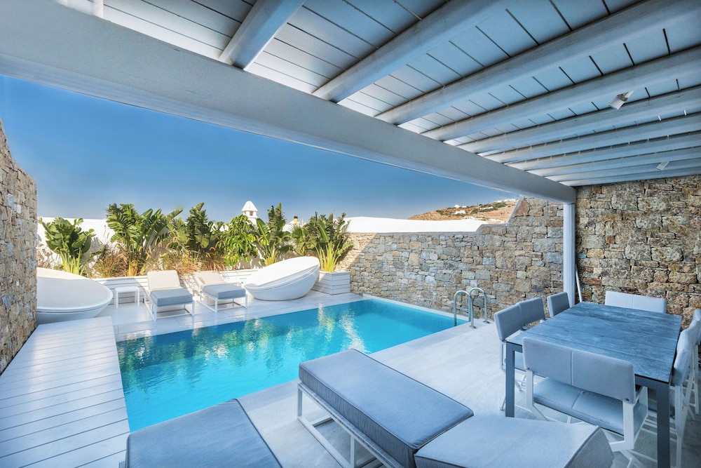 Cosmopolitan 4 Bedroom Pool Maisonette