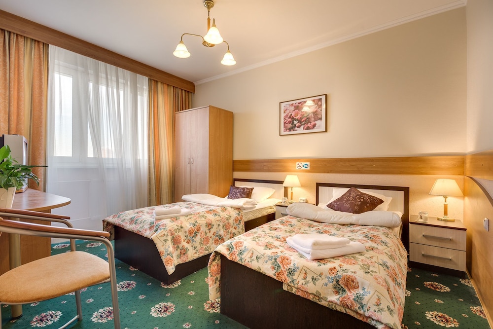 Economy Room, Multiple Beds, Non Smoking, City View