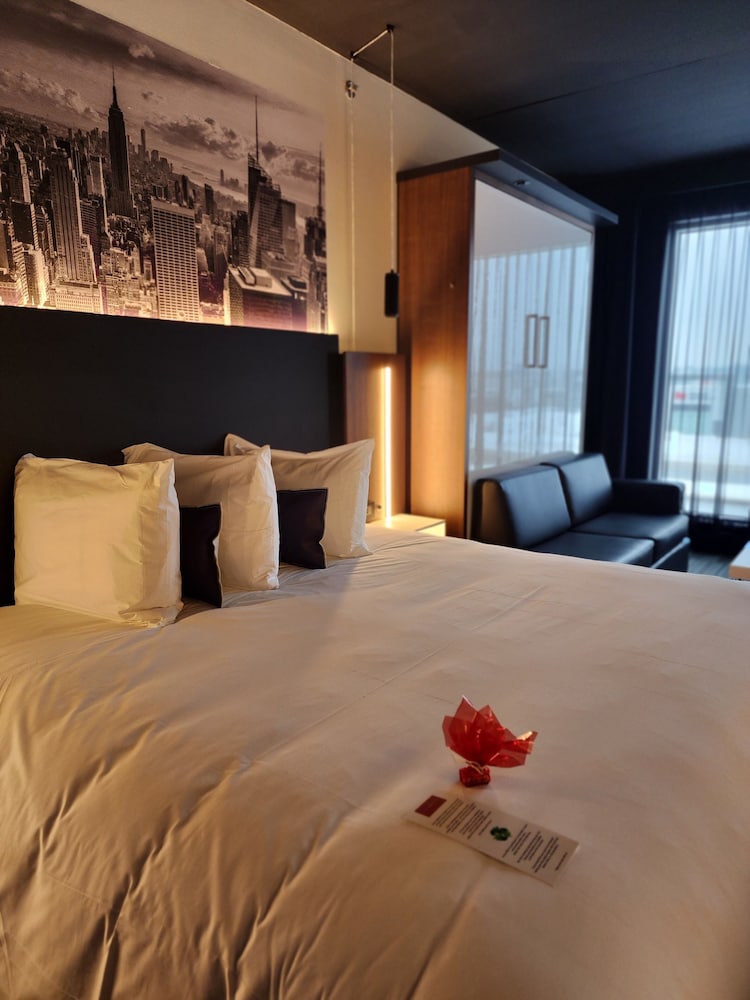 Superior Suite, Queen - Photo 3