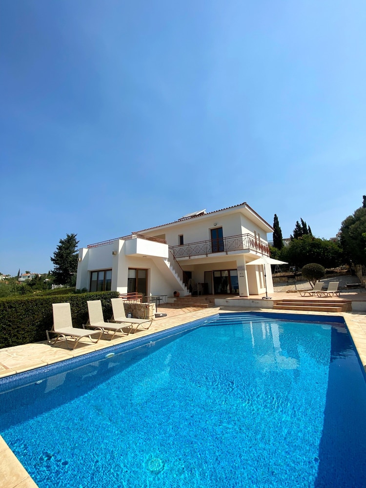 Villa photo 1