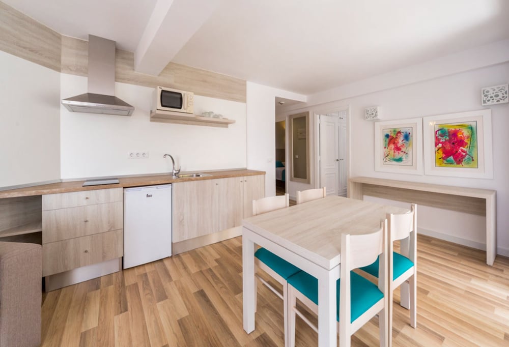 Apartment, 2 Bedrooms, Balcony (3 Adults + 1 Child) photo 3