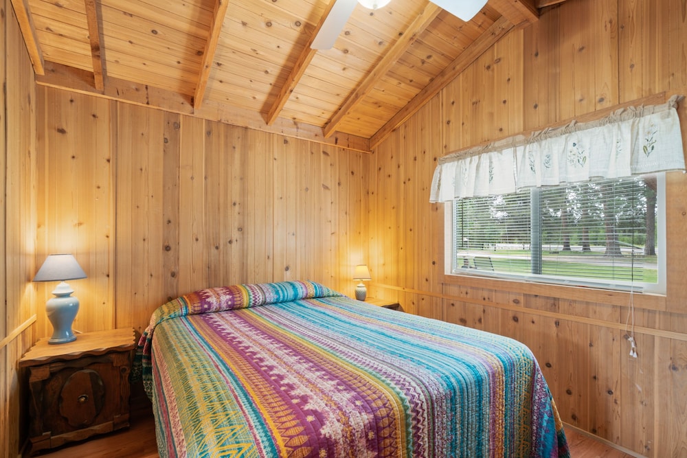 Comfort Cabin, 1 Queen Bed with Sofa bed, Courtyard Area