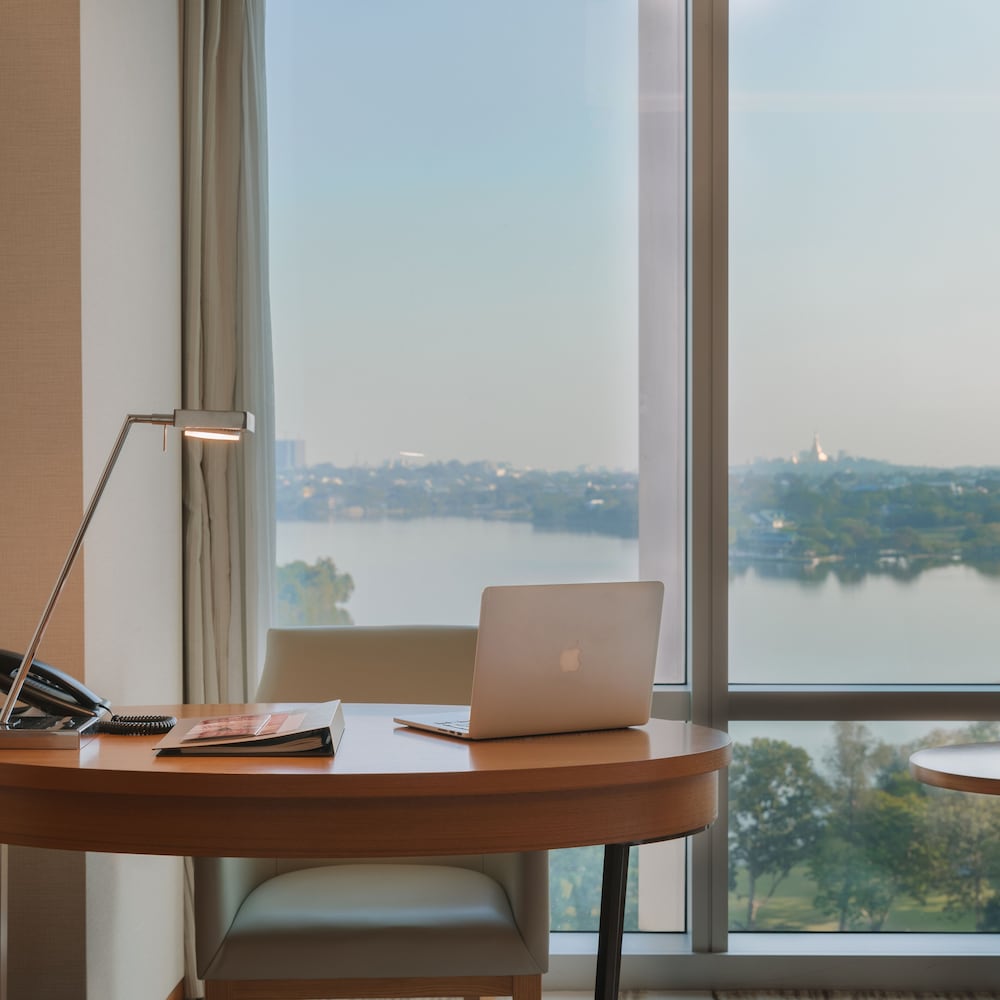 Premier Room (Lake View)