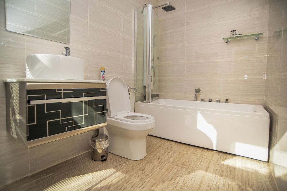 Executive Double Room, 1 King Bed, Garden View photo 3
