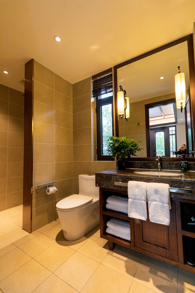 Standard Double Or Twin Room, Multiple Beds, Pool Access photo 2