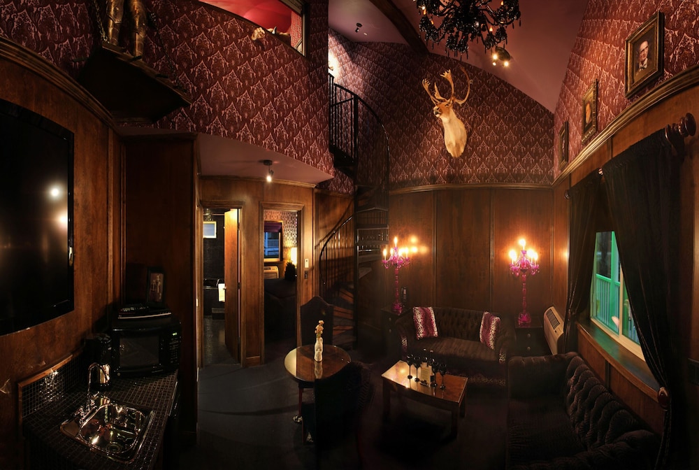 The Noir Boudoir
