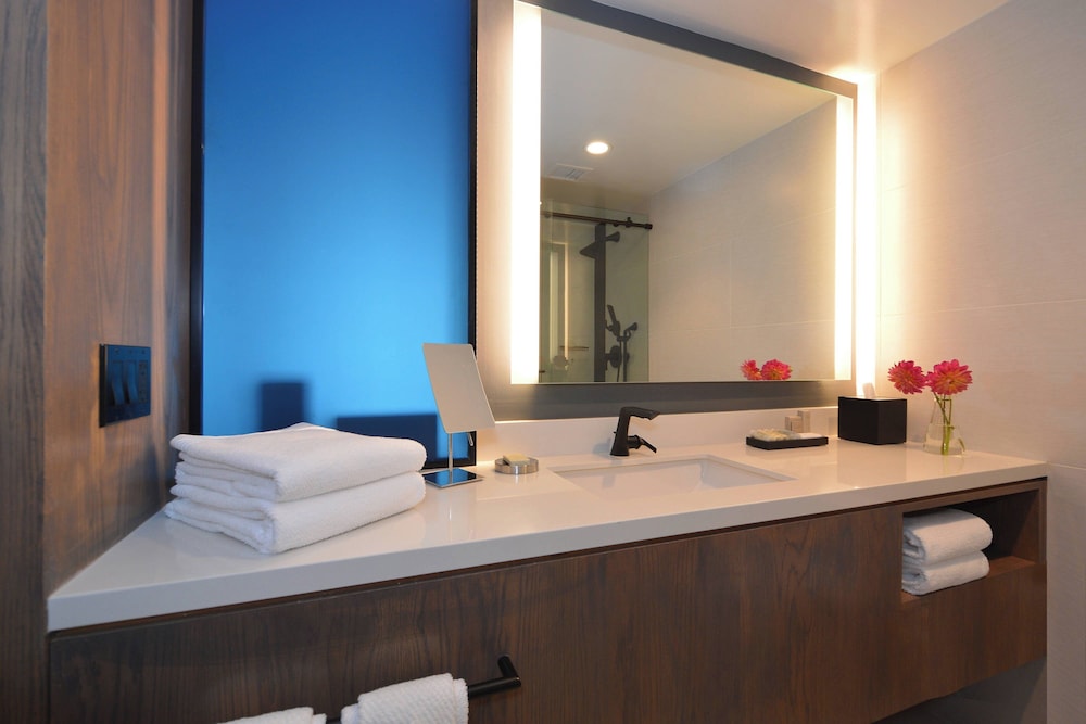 Room, 2 Queen Beds - Photo 4