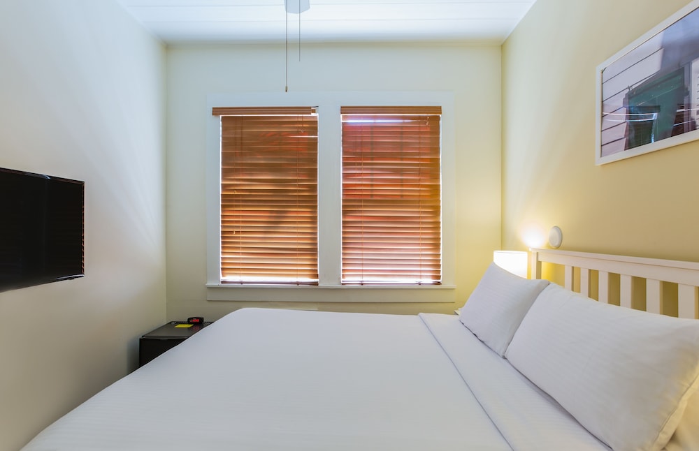 Southernmost Queen Room photo 3