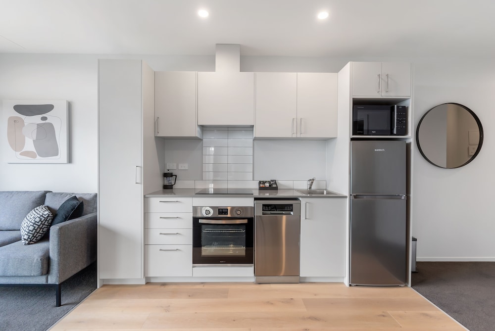 Apartment, 3 Bedrooms, Kitchen (Top Floor, King & Single) - Photo 10