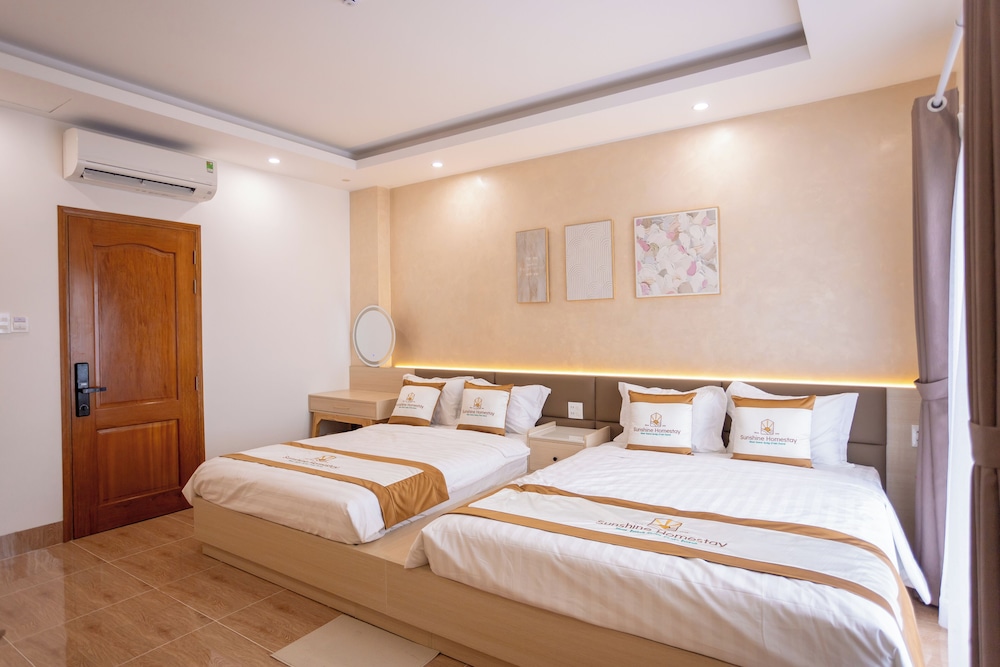 Room, 3 Twin Beds, Private Bathroom photo 2