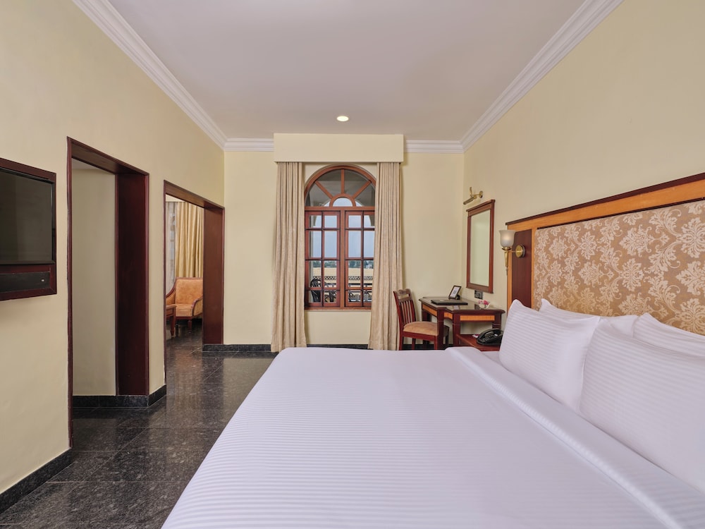 Lake View Premier Room with Balcony - Photo 2