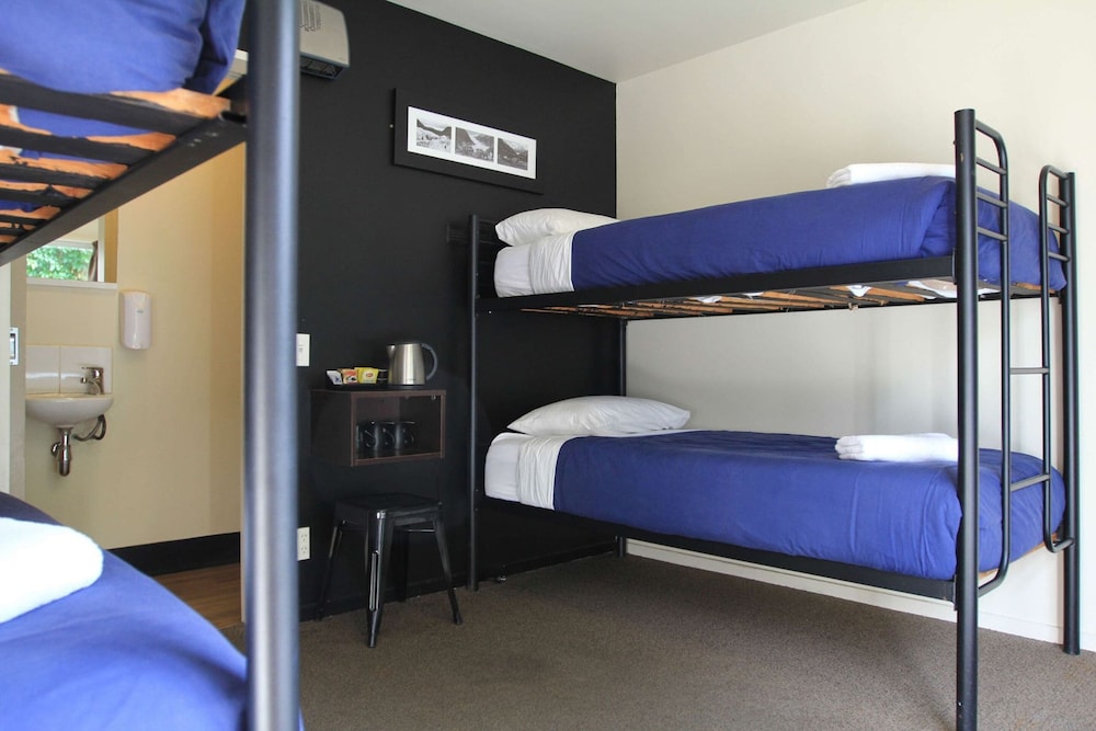 Sole Use of Budget Ensuite Room w/ Bunk photo 3