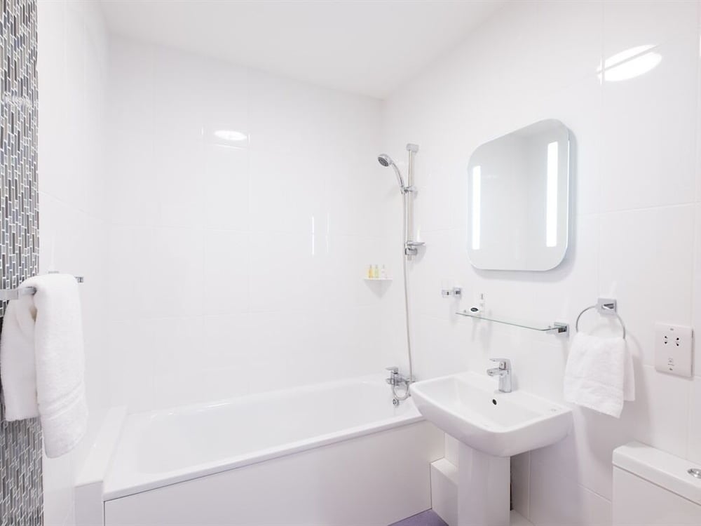 Quadruple Room, Ensuite photo 2