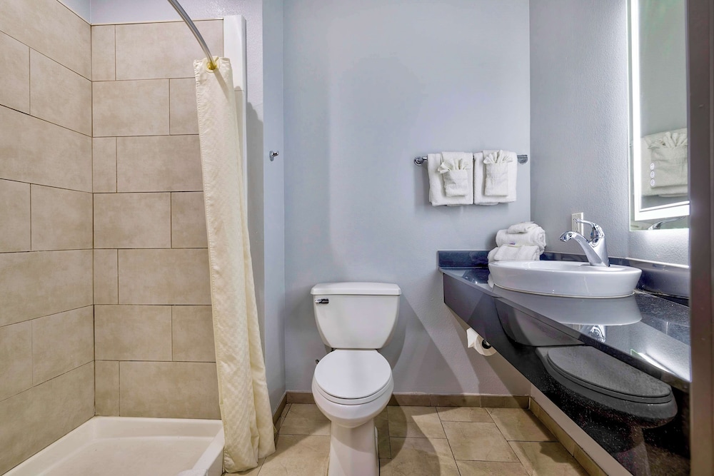 Standard Room, 2 Double Beds, Non Smoking, Refrigerator & Microwave - Photo 9