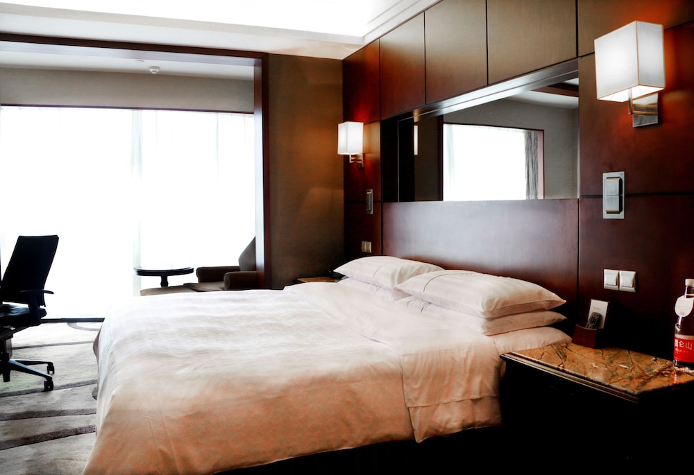 Superior Room, 1 King Bed - Photo 2