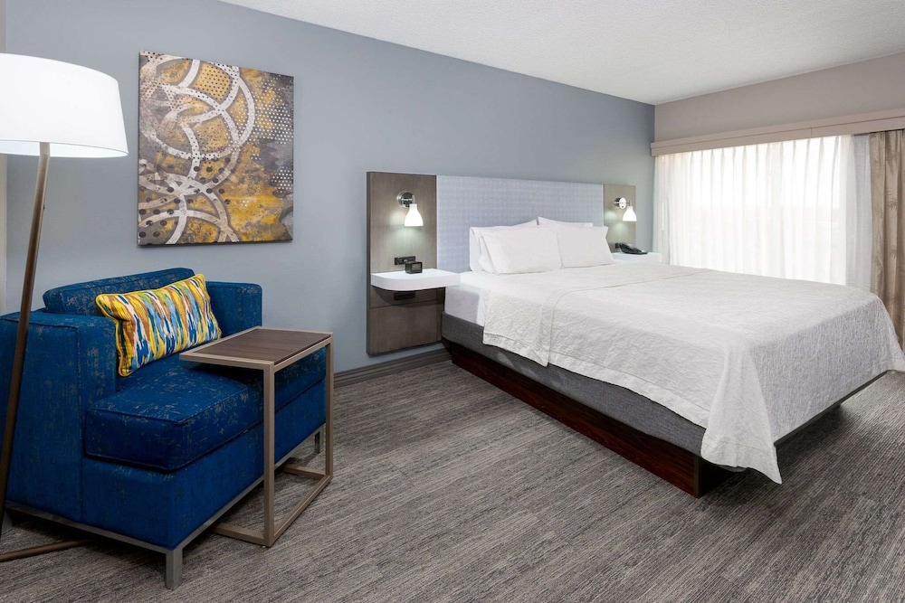 Modern One-Bedroom King Suite w/ Kitchenette - Photo 1