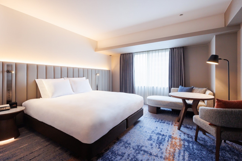 Standard Room, 1 King Bed, Accessible, Club Lounge Access - Photo 1